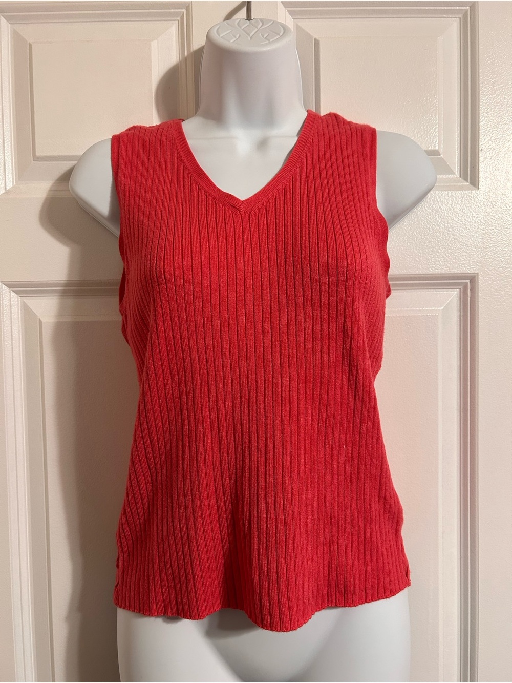 Mercer & Madison Coral Ribbed V-Neck Sleeveless Sweater Tank